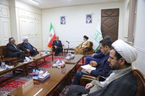 تصاویر / دیدار رییس سازمان انرژی اتمی کشور با آیت الله حسینی بوشهری