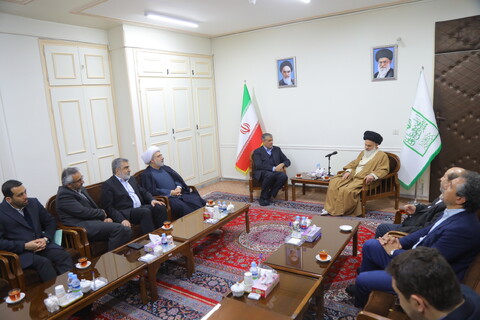 تصاویر / دیدار رییس سازمان انرژی اتمی کشور با آیت الله حسینی بوشهری