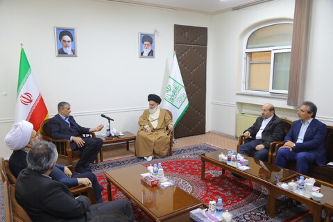 تصاویر / دیدار رییس سازمان انرژی اتمی کشور با آیت الله حسینی بوشهری