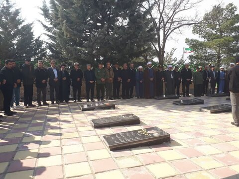 تصاویر/مراسم غبارروبی و گلباران گلزار شهدای کامیاران  برگزار شد