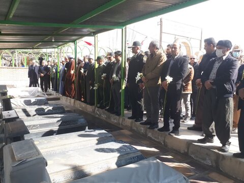 تصاویر/مراسم غبارروبی و گلباران گلزار شهدای کامیاران  برگزار شد