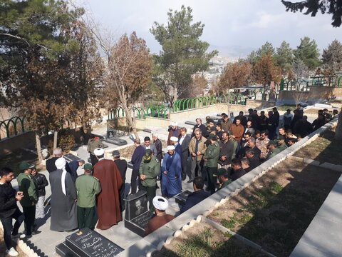 تصاویر/مراسم غبارروبی و گلباران گلزار شهدای کامیاران  برگزار شد