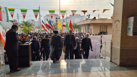 تصاویر/ غبارروبی قبور مطهر شهدای گناوه