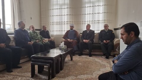 تصاویر/دیدار با خانواده معظم شهدای کامیاران به مناسبت دهه فجر