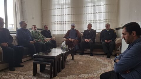 تصاویر/دیدار با خانواده معظم شهدای کامیاران به مناسبت دهه فجر