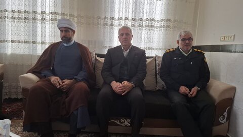 تصاویر/دیدار با خانواده معظم شهدای کامیاران به مناسبت دهه فجر