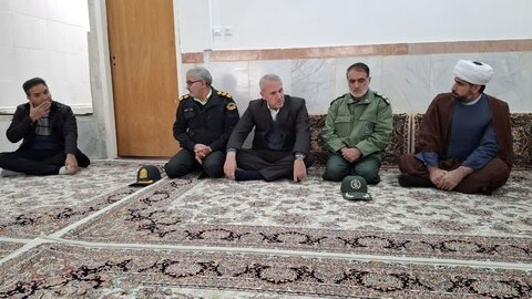 تصاویر/دیدار با خانواده معظم شهدای کامیاران به مناسبت دهه فجر