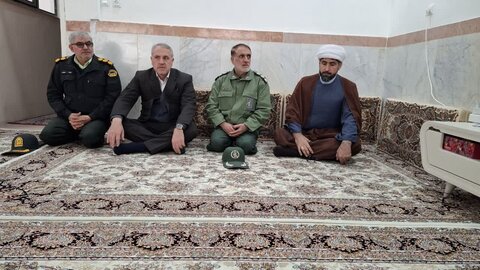 تصاویر/دیدار با خانواده معظم شهدای کامیاران به مناسبت دهه فجر