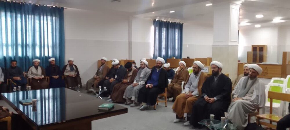 نشست مشترک مدیر حوزه علمیه خوی با مبلغان طرح امین