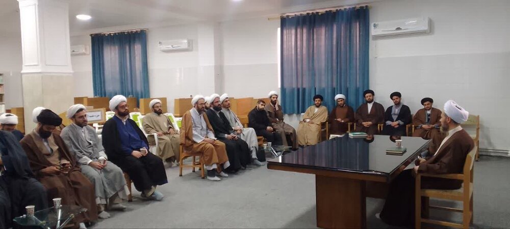 نشست مشترک مدیر حوزه علمیه خوی با مبلغان طرح امین
