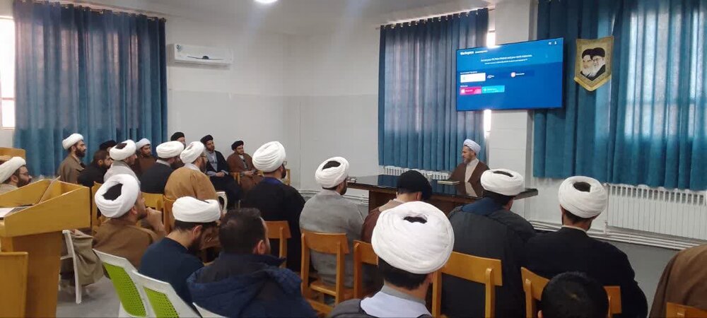 نشست مشترک مدیر حوزه علمیه خوی با مبلغان طرح امین
