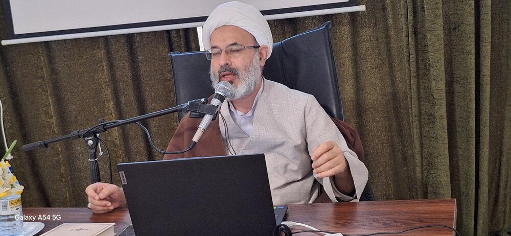 उलेमा को समाज की सभी अच्छाई का मज़हर और नूर एंव माअनवीयत का केंद्र होना चाहिए उलेमा को समाज की सभी अच्छाई का मज़हर और नूर एंव माअनवीयत का केंद्र होना चाहिए