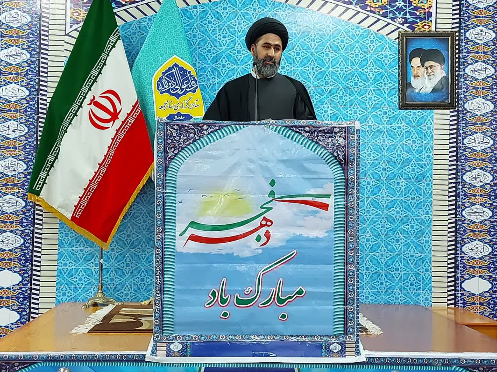 زمینه را برای توسعه و پیشرفت کشور به دست جوانان را فراهم کنید