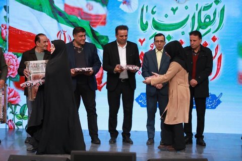تصاویر/جشن بزرگ «حضور تا ظهور» در ششمین روز از دهه مبارک فجر در کاشان