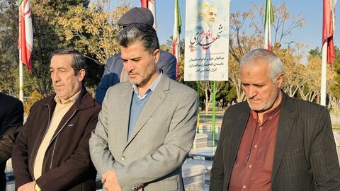 عطرافشانی گلزار شهدا و تجدید میثاق با امام شهدا توسط کارگزاران حج و زیارت کاشان