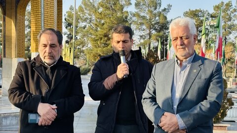 عطرافشانی گلزار شهدا و تجدید میثاق با امام شهدا توسط کارگزاران حج و زیارت کاشان