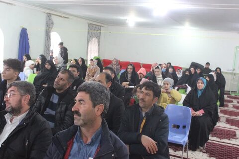 تصاویر/ بدرقه کاروان زائران حسینی مدرسه علمیه امام رضا (ع) میاندوآب به کربلای معلی