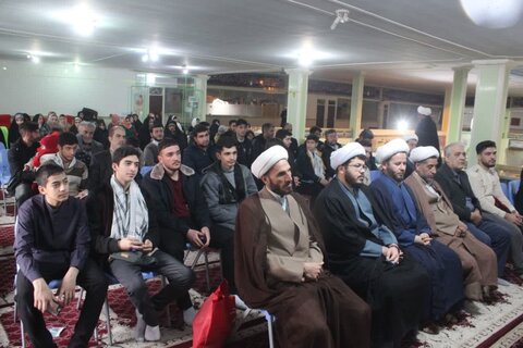 تصاویر/ بدرقه کاروان زائران حسینی مدرسه علمیه امام رضا (ع) میاندوآب به کربلای معلی
