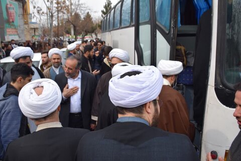 تصاویر/ بدرقه کاروان زائران حسینی مدرسه علمیه امام رضا (ع) میاندوآب به کربلای معلی