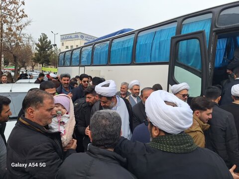 تصاویر/ بدرقه کاروان زائران حسینی مدرسه علمیه امام رضا (ع) میاندوآب به کربلای معلی