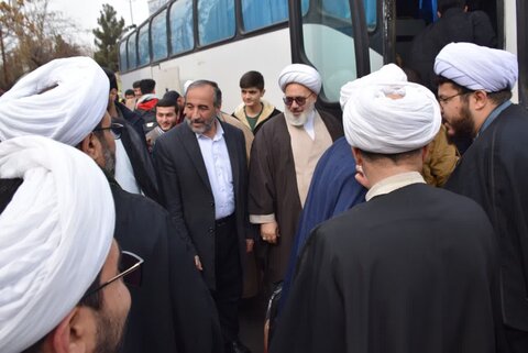 تصاویر/ بدرقه کاروان زائران حسینی مدرسه علمیه امام رضا (ع) میاندوآب به کربلای معلی