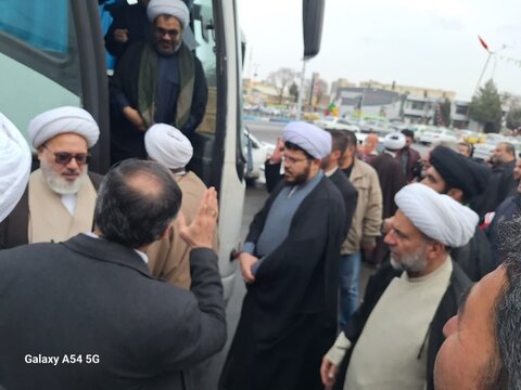 تصاویر/ بدرقه کاروان زائران حسینی مدرسه علمیه امام رضا (ع) میاندوآب به کربلای معلی