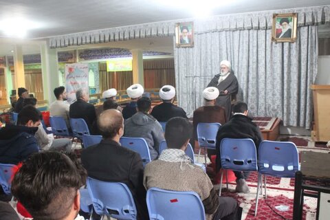 تصاویر/ بدرقه کاروان زائران حسینی مدرسه علمیه امام رضا (ع) میاندوآب به کربلای معلی