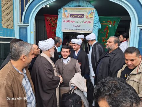 تصاویر/ بدرقه کاروان زائران حسینی مدرسه علمیه امام رضا (ع) میاندوآب به کربلای معلی