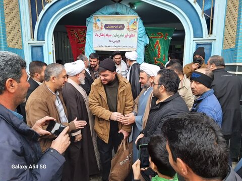 تصاویر/ بدرقه کاروان زائران حسینی مدرسه علمیه امام رضا (ع) میاندوآب به کربلای معلی
