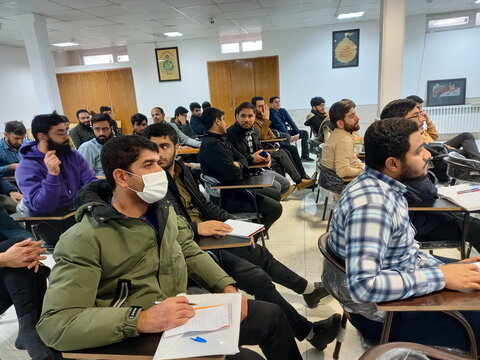 تصاویر/ دومین روز کارگاه تلبس طلاب مدارس علمیه منطقه کاشان