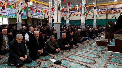 تصاویر/ اقامه نماز جمعه شهر کشاورز