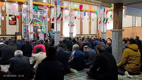 تصاویر/ اقامه نماز جمعه شهر کشاورز