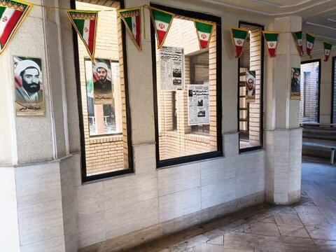 تصاویر/ مزین شدن مدرسه علمیه آیت‌الله یثربی کاشان به تمثال شهدا