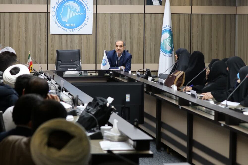 بازدید شرکت کنندگان همایش بینالمللی مطالعات میانرشتهای قرآن از آزمایشگاه ملی نقشهبرداری مغز دانشگاه تهران