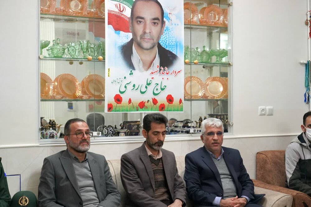 دیدار معاون استاندار اصفهان با خانواده شهیدان عبداللهی، روشنی و عبدالهزاده + عکس
