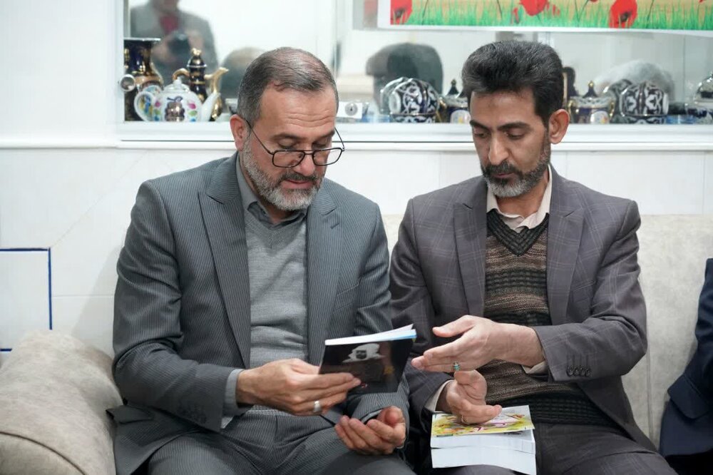 دیدار معاون استاندار اصفهان با خانواده شهیدان عبداللهی، روشنی و عبدالهزاده + عکس