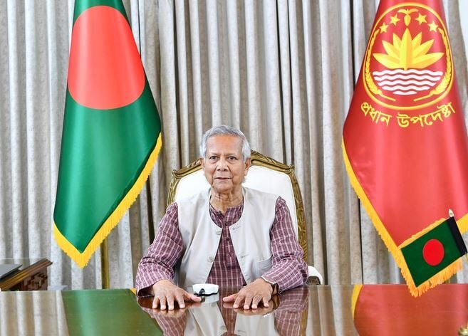 হাসিনার পরিবারের সম্পত্তি ধ্বংস বা কোনো নাগরিকের ওপর আক্রমণ থেকে বিরত থাকুন: প্রধান উপদেষ্টা অধ্যাপক ইউনূস