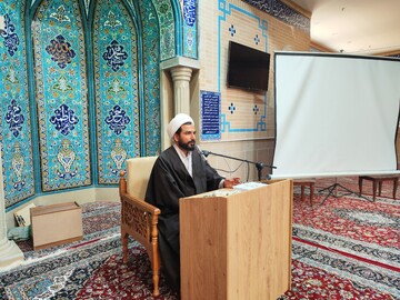 حضور طلاب نقش آفرین در ایام نیمه شعبان در راستای خدمت به زائرین امام عصر(عج)