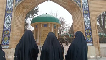 کلیپ| عطر افشانی مزار شهدا توسط طلاب مدرسه علمیه الزهرا (س)اراک