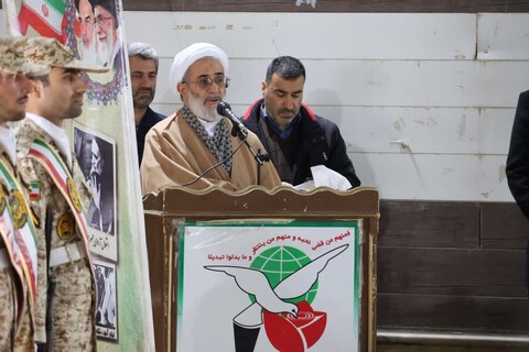 تصاویر/ عطرافشانی و غباروبی گلزار شهدای مرند برگزار شد