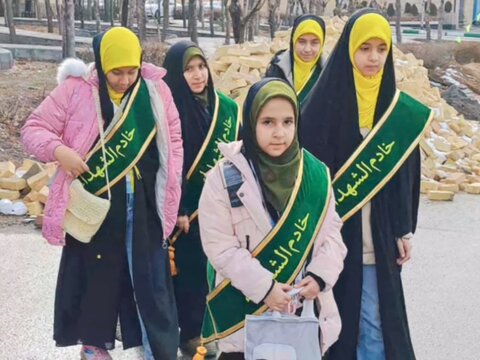 تصاویر/دیدار طلاب مدرسه علمیه فاطمه الزهرا اراک با خانواده شهید مهدی محمودی