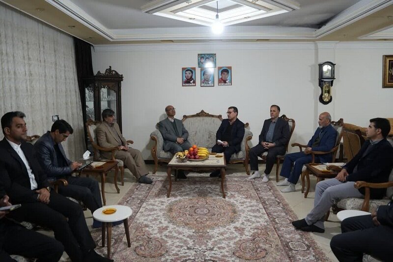 دیدار استاندار کرمانشاه با خانواده شهیدان جعفری و شهید یاری