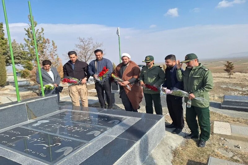 غبار روبی گلزار شهدای بخش کوزران