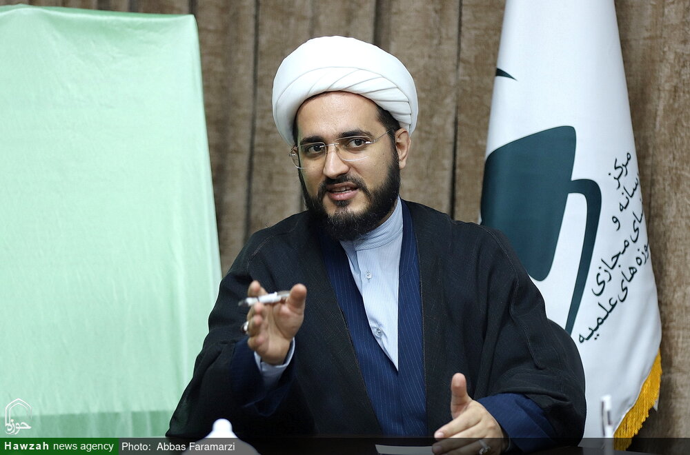 آیین رونمایی از پوستر رویداد رسانه ای «یادگار ماندگار حاج شیخ» 2 گزارشی از رونمایی پوستر رویداد رسانهای «یادگار ماندگار حاج شیخ» / مقیمیحاجی: حاج شیخ عبدالکریم میراثدار حوزه ۱۲۰۰ ساله بود