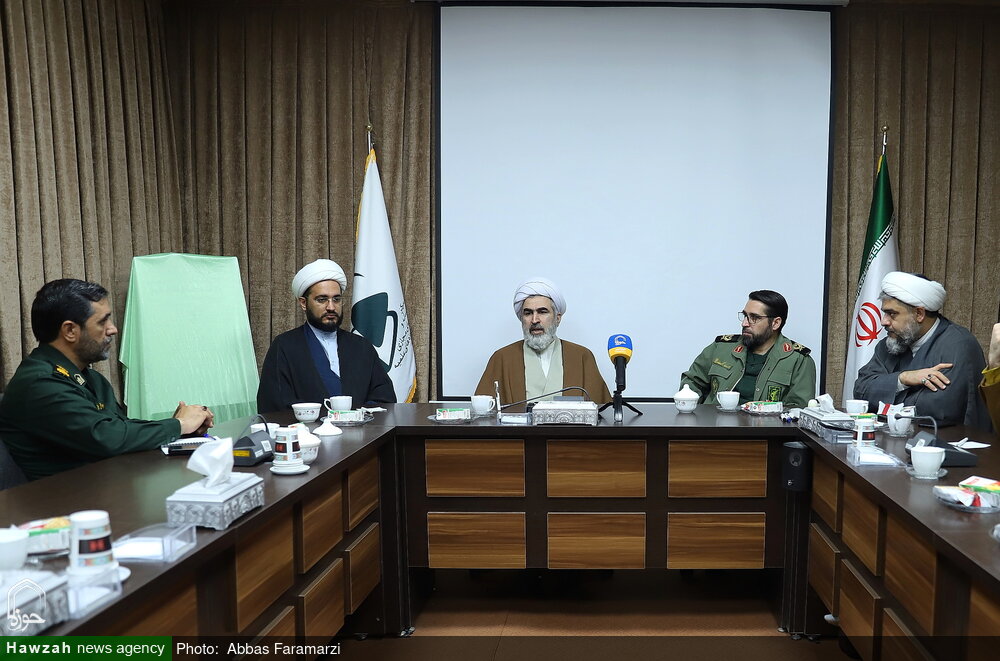 گزارشی از رونمایی پوستر رویداد رسانهای «یادگار ماندگار حاج شیخ» / مقیمیحاجی: حاج شیخ عبدالکریم میراثدار حوزه ۱۲۰۰ ساله بود