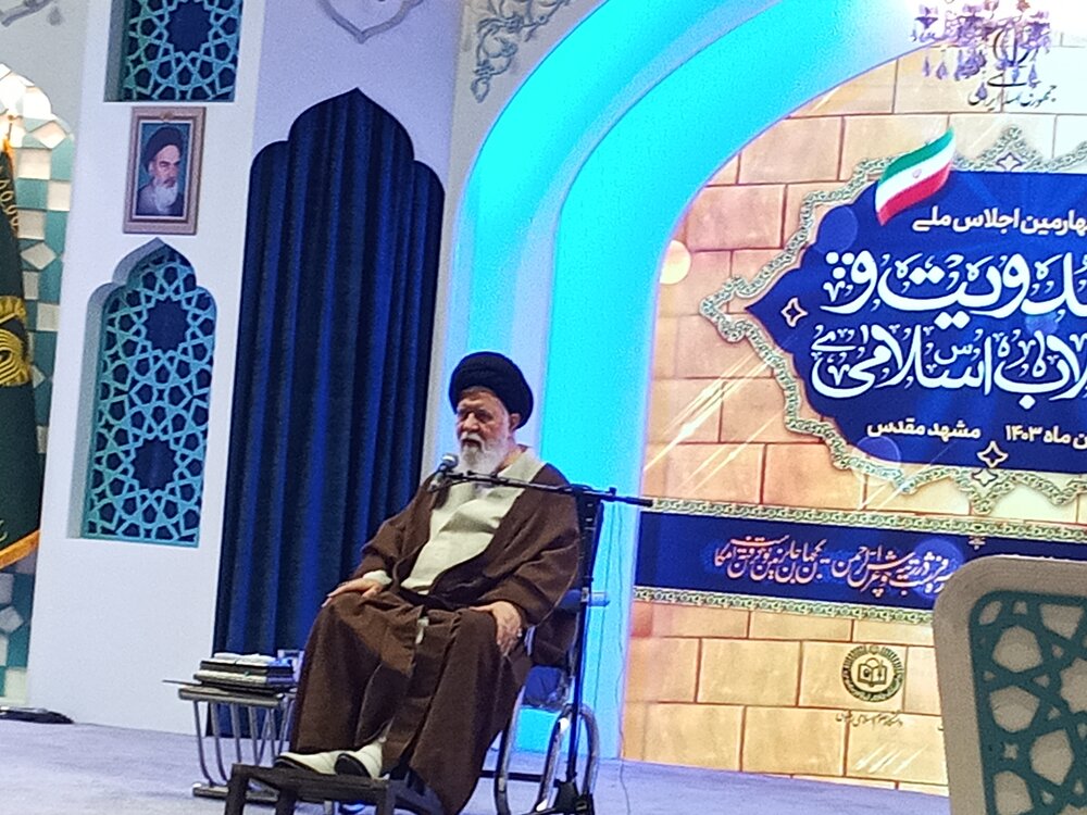 امید عامل پیروزی و تداوم انقلاب اسلامی است/ تقویت فرهنگ مهدویت زمینه‌ساز ظهور است