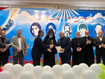 تصاویر/  مراسم گرامیداشت دهه فجر انقلاب اسلامی در کلیسای ارامنه ارومیه