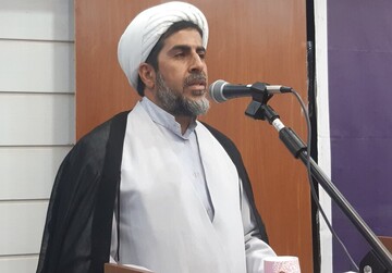 دشمن می‌کوشد با حربه‌ اقتصادی مردم را از حمایت نظام اسلامی جدا کند