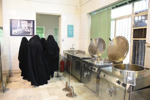 بازدید اساتید خواهر حوزه علمیه خراسان از کاخ سعدآباد