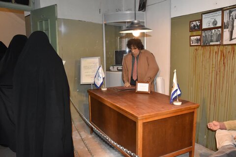 بازدید اساتید خواهر حوزه علمیه خراسان از موزه عبرت